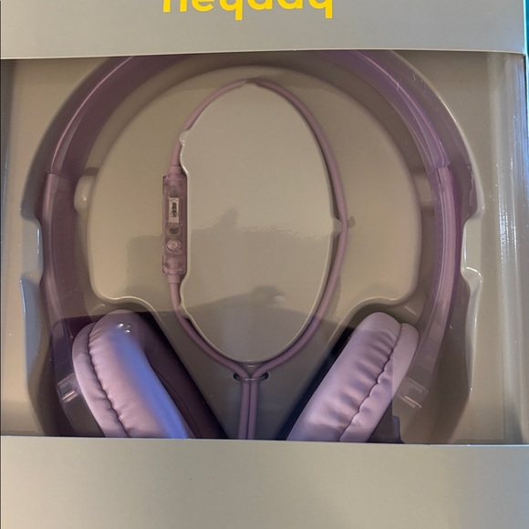 Heyday cushion 
Lavender Wired Headphones
NIB- comfort fit
Perfect 4 Christmas - Picture 2 of 8